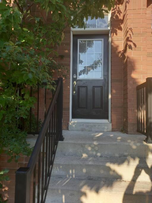 Adorable Private Suite In Ajax, Unique 2 Story Экстерьер фото
