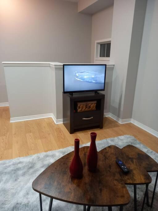 Adorable Private Suite In Ajax, Unique 2 Story Экстерьер фото