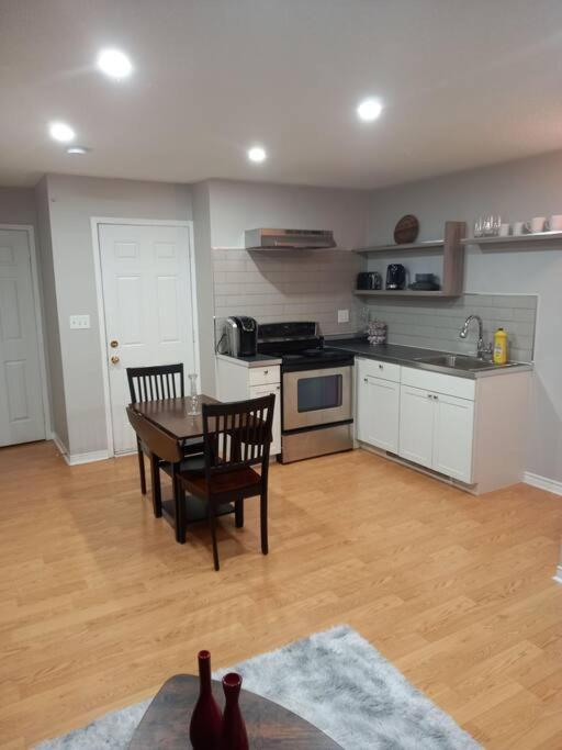 Adorable Private Suite In Ajax, Unique 2 Story Экстерьер фото