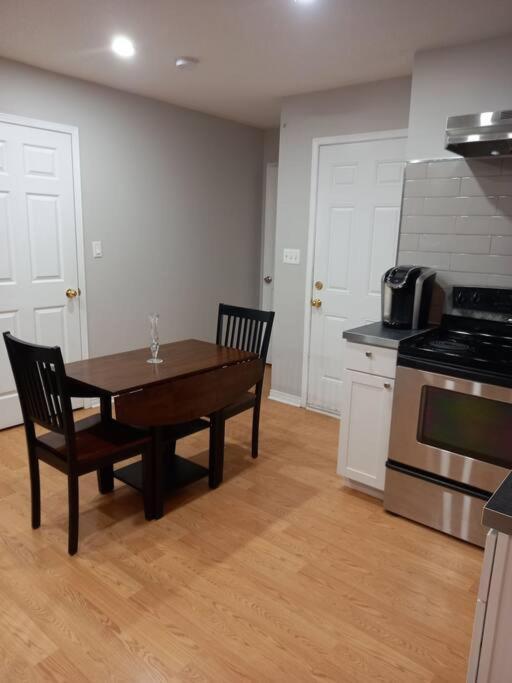 Adorable Private Suite In Ajax, Unique 2 Story Экстерьер фото